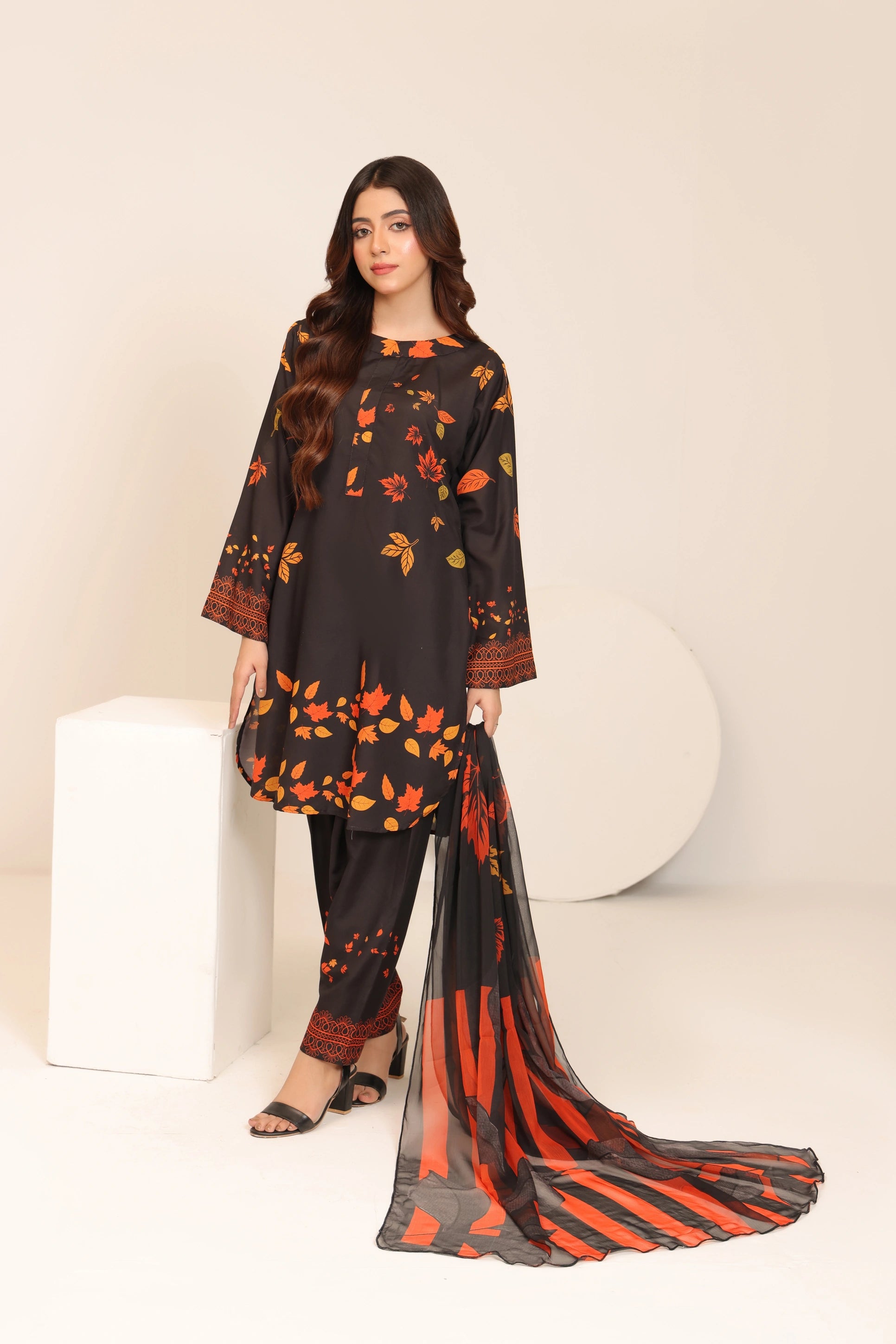 girl posing in black dress for girls buraqstore with stylish pret design