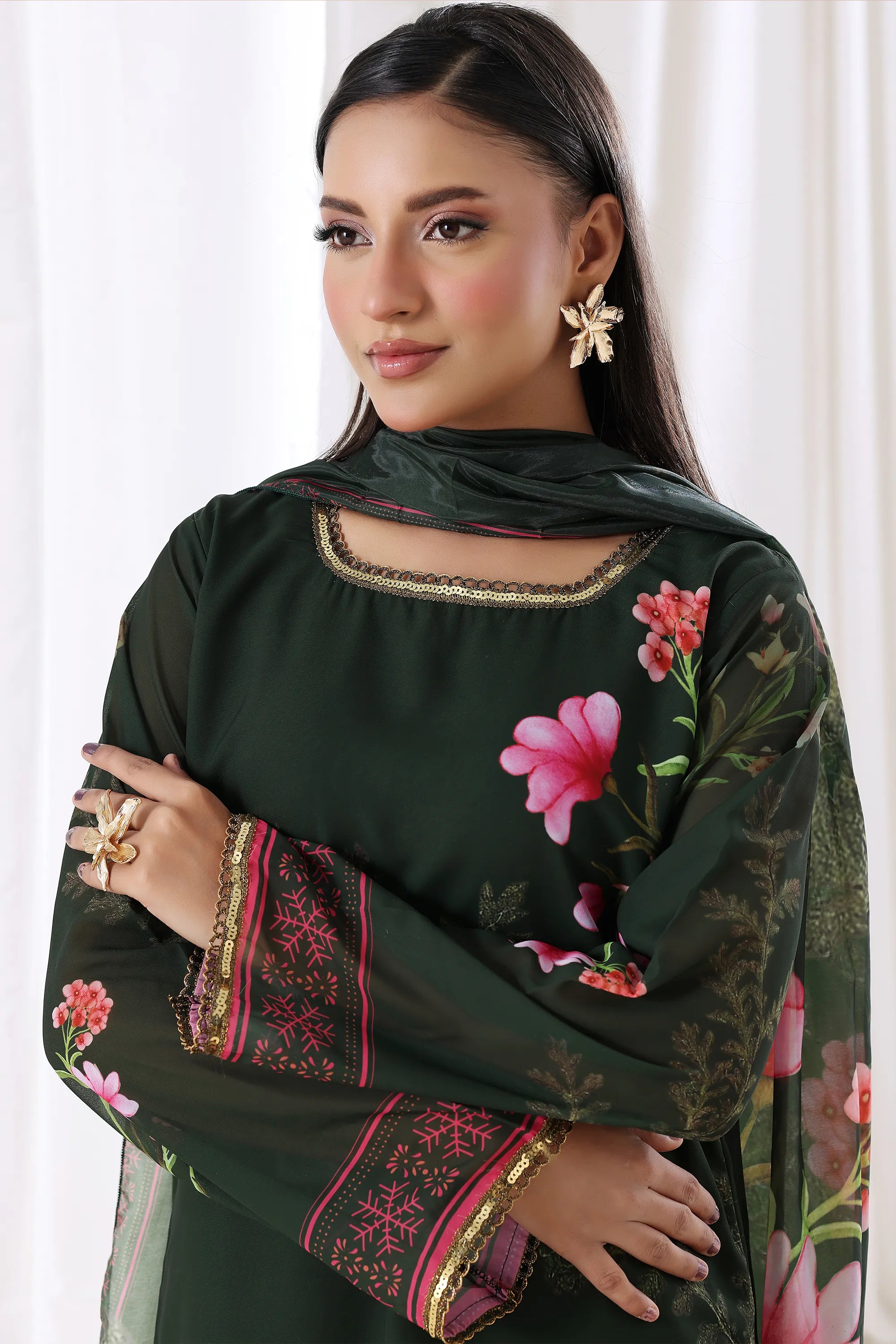 Buraqstore chiffon pret Emerald Blossom on model, sophisticated ladies dress