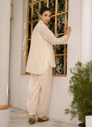 Model wearing co ord sets, side view showing the fit of the cotton 2-piece set, Buraqstore