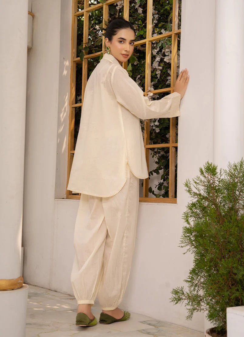 Model wearing co ord sets, side view showing the fit of the cotton 2-piece set, Buraqstore