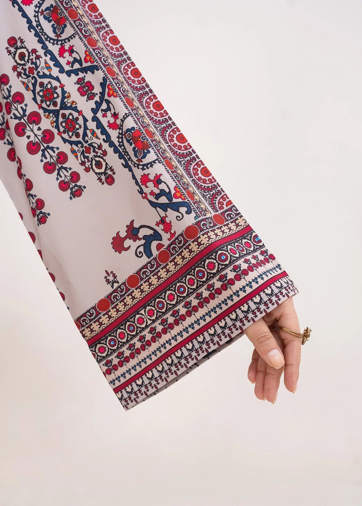 Women wearing ivory lawn co ord sets Pakistan, side view showing the fit of the printed poly lawn set, Buraqstore