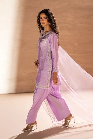 Model wearing lilac sheesha silk shirt with matching sheesha silk shalwar, side view of the 3PC at Buraqstore