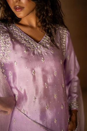 Women wearing lilac sheesha silk set with a pure organza dupatta draped on the shoulder, Buraqstore