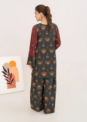 Women wearing maroon dress, close-up of the print on the grip fabric shirt, Buraqstore