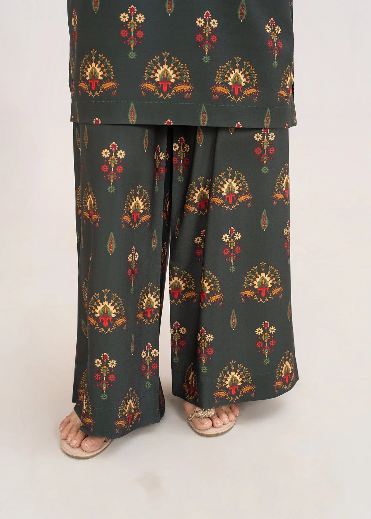 Women wearing maroon dress, back view of the printed grip shirt and trouser, Buraqstore