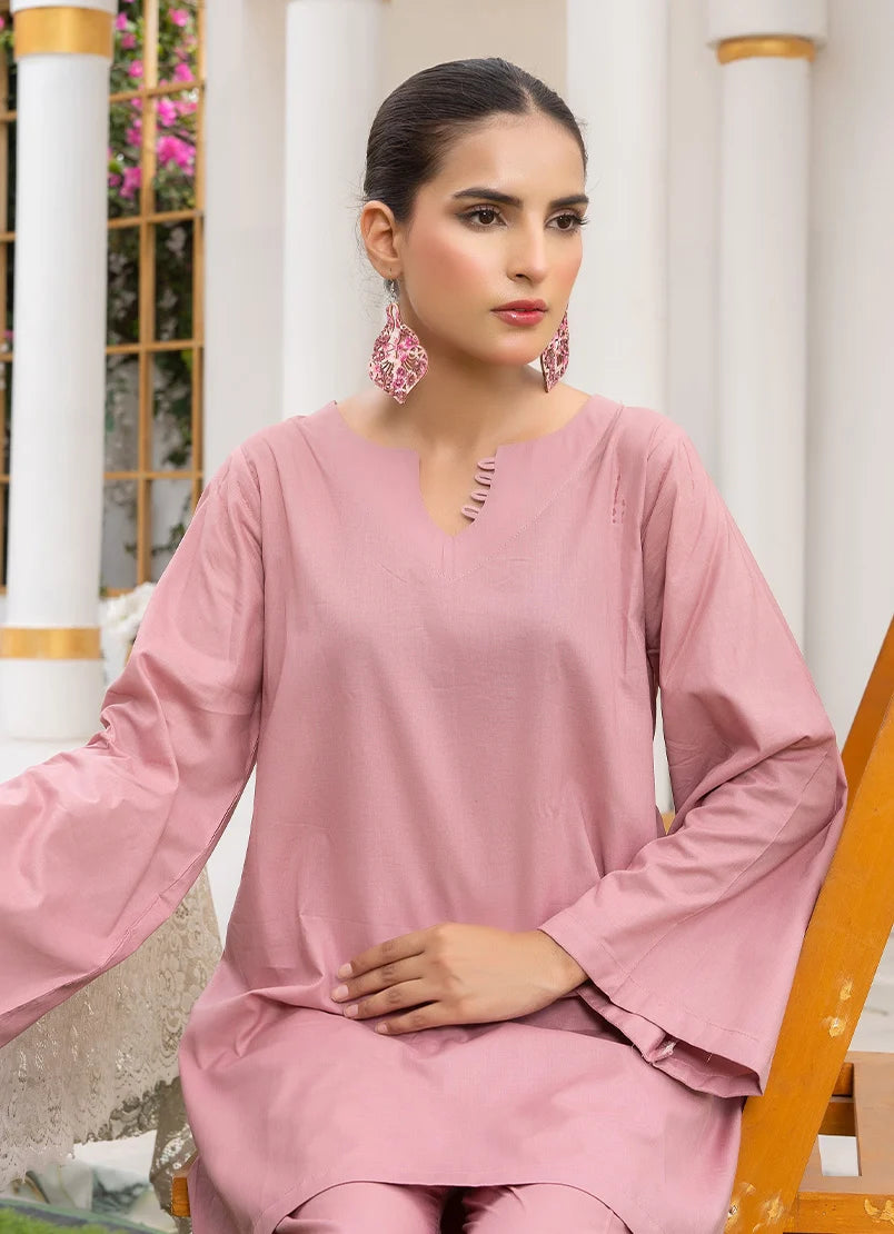 Model wearing mauve color dress, side view showing the fit of the cotton 2-piece set, Buraqstore