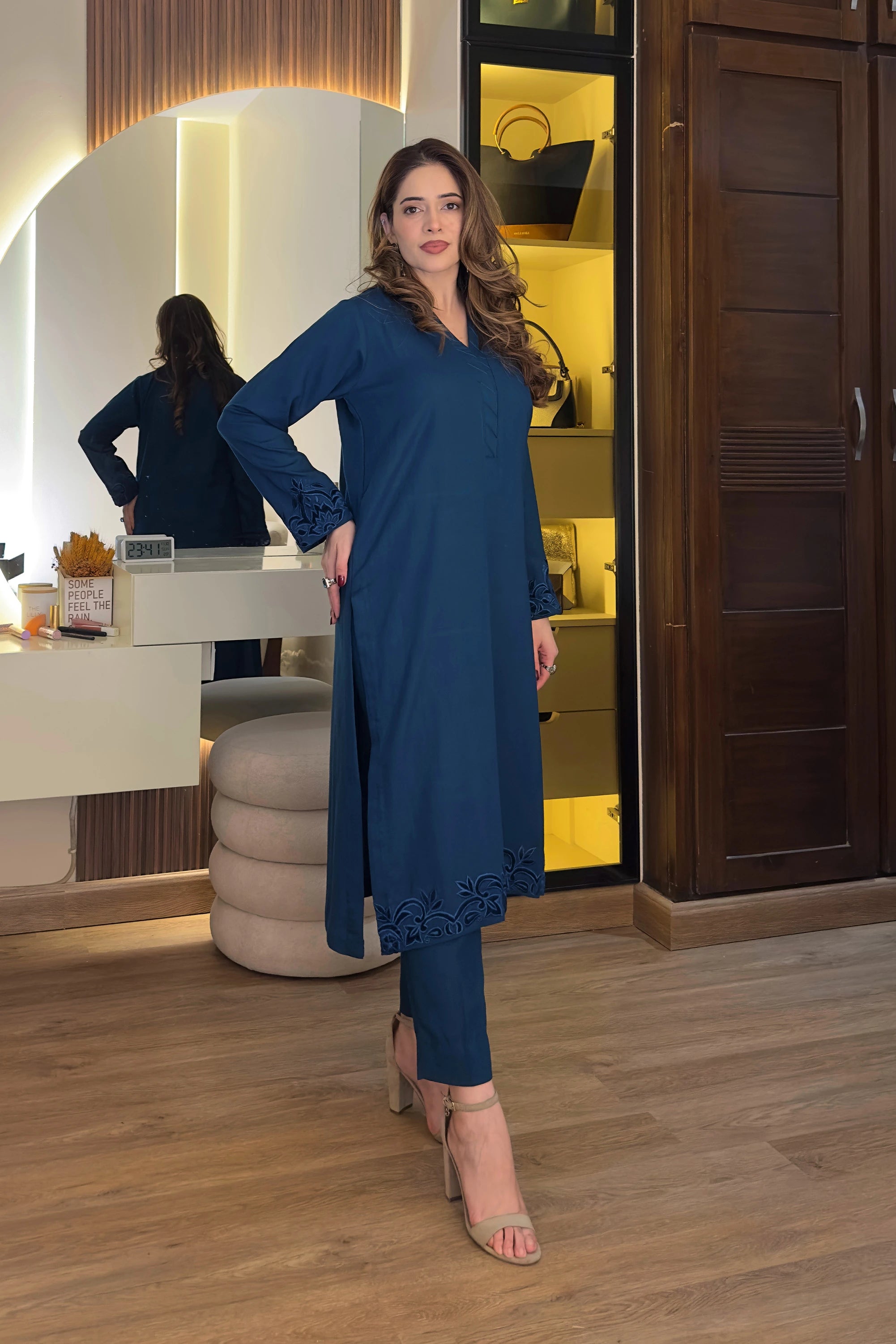 woman posing in navy blue dress by Buraqstore warm fabric suit