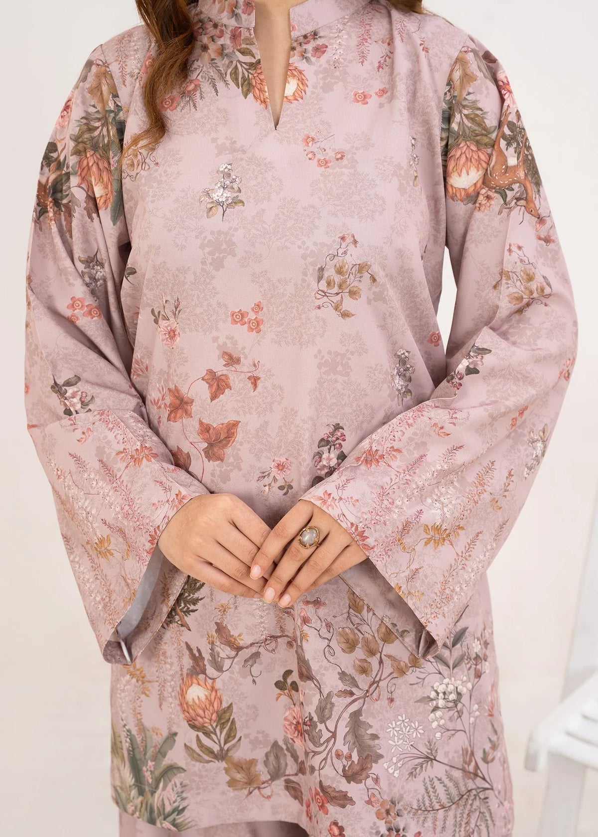 Model wearing orchid pink lawn co ord set, side view showing the fit of the printed poly lawn set, Buraqstore