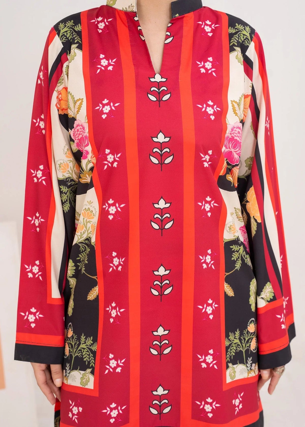 Model wearing red color dress, side view showing the fit of the printed grip 2PC, Buraqstore