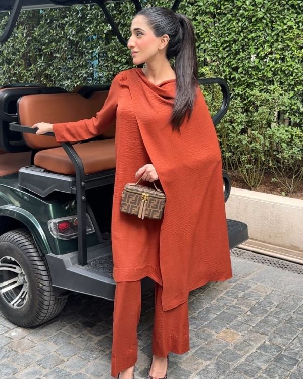 Women wearing terracotta rust dress, back view of the pashmina shirt and trouser, Buraqstore