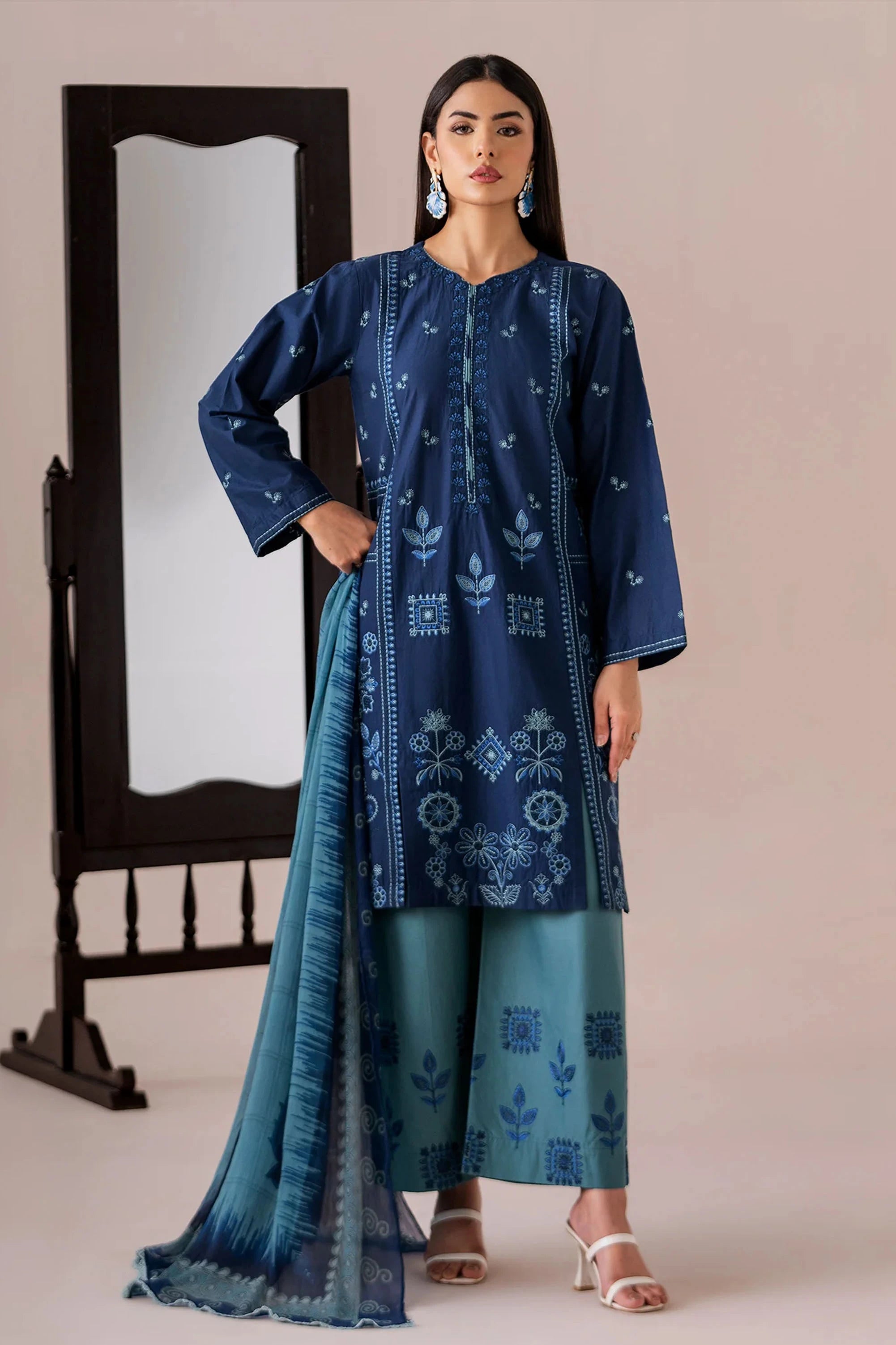 Embroidered Cotton Lawn 01 3-Pieces Set
